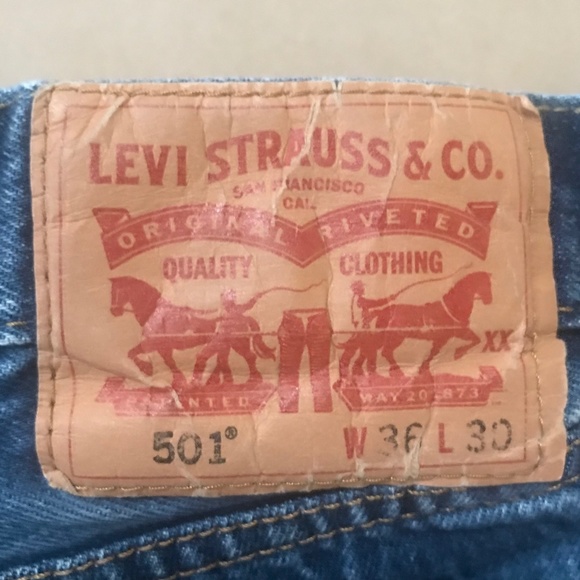 Levi's 501 Jeans. Made in Egypt - Picture 2 of 3